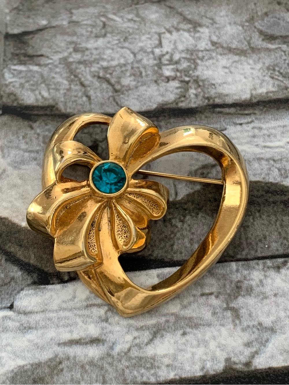 Vintage 1992 Avon May Simulated Emerald Pick Your Birthstone Heart Brooch Pin